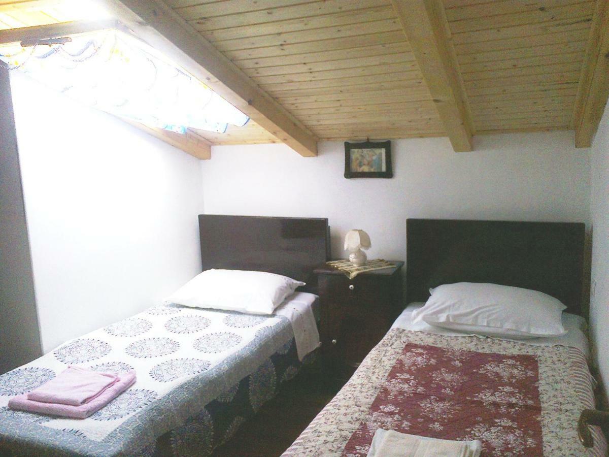 Apartment Anetica Cres Luaran gambar